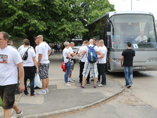 Elindultak a DKKA szurkolók Veszprémbe - fotó: Ónodi Zoltán