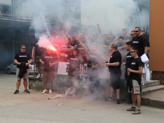 Elindultak a DKKA szurkolók Veszprémbe - fotó: Ónodi Zoltán