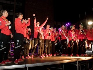 Európa csúcsán a DKKA - A város hazavárta lányait - fotó: Ónodi Zoltán