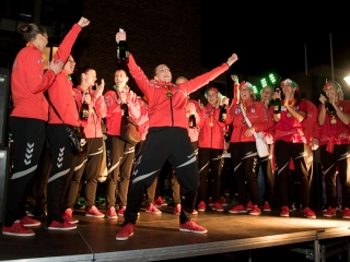 Európa csúcsán a DKKA - A város hazavárta lányait - fotó: Ónodi Zoltán