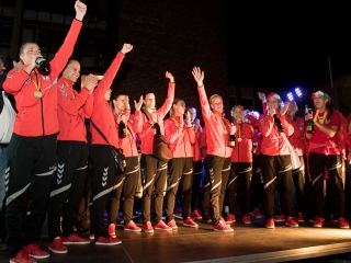 Európa csúcsán a DKKA - A város hazavárta lányait - fotó: Ónodi Zoltán