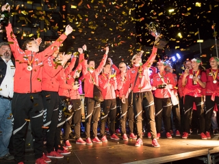 Európa csúcsán a DKKA - A város hazavárta lányait - fotó: Ónodi Zoltán