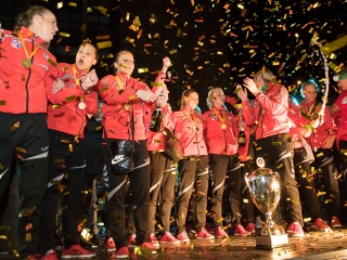 Európa csúcsán a DKKA - A város hazavárta lányait - fotó: Ónodi Zoltán