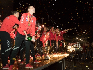 Európa csúcsán a DKKA - A város hazavárta lányait - fotó: Ónodi Zoltán