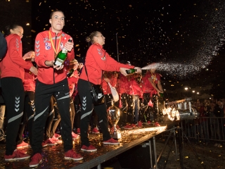 Európa csúcsán a DKKA - A város hazavárta lányait - fotó: Ónodi Zoltán