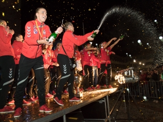 Európa csúcsán a DKKA - A város hazavárta lányait - fotó: Ónodi Zoltán