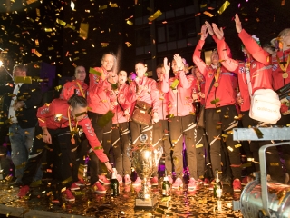 Európa csúcsán a DKKA - A város hazavárta lányait - fotó: Ónodi Zoltán