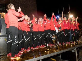 Európa csúcsán a DKKA - A város hazavárta lányait - fotó: Ónodi Zoltán