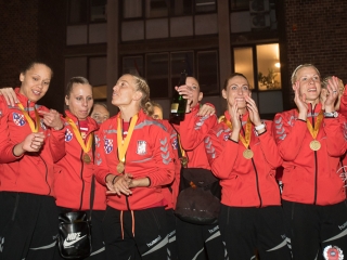 Európa csúcsán a DKKA - A város hazavárta lányait - fotó: Ónodi Zoltán