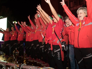 Európa csúcsán a DKKA - A város hazavárta lányait - fotó: Ónodi Zoltán