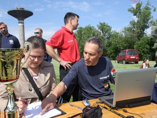Tűzoltók lépcsőfutó versenye - fotó: Sándor Judit