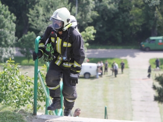 Tűzoltók lépcsőfutó versenye - fotó: Sándor Judit