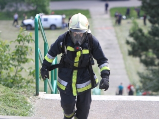 Tűzoltók lépcsőfutó versenye - fotó: Sándor Judit