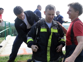 Tűzoltók lépcsőfutó versenye - fotó: Sándor Judit