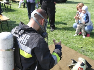 Tűzoltók lépcsőfutó versenye - fotó: Sándor Judit