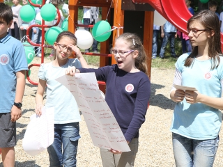 Móricz - Birtokba vették a gyerekek az új játszóteret - fotó: Sándor Judit