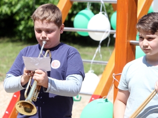 Móricz - Birtokba vették a gyerekek az új játszóteret - fotó: Sándor Judit