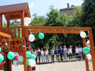 Móricz - Birtokba vették a gyerekek az új játszóteret - fotó: Sándor Judit