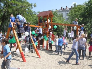 Móricz - Birtokba vették a gyerekek az új játszóteret - fotó: Sándor Judit