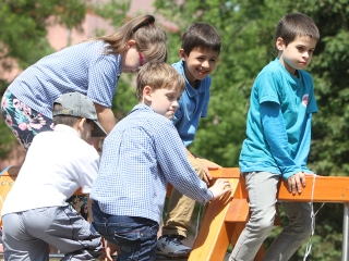 Móricz - Birtokba vették a gyerekek az új játszóteret - fotó: Sándor Judit