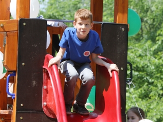 Móricz - Birtokba vették a gyerekek az új játszóteret - fotó: Sándor Judit