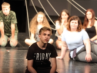 Ádámok és Évák - Színpadon az Odösszeia - fotó: Sándor Judit