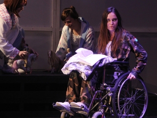 Ádámok és Évák - Színpadon az Odösszeia - fotó: Sándor Judit