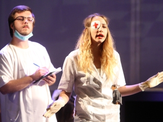 Ádámok és Évák - Színpadon az Odösszeia - fotó: Sándor Judit