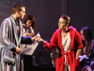 Ádámok és Évák - Színpadon az Odösszeia - fotó: Sándor Judit