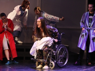 Ádámok és Évák - Színpadon az Odösszeia - fotó: Sándor Judit