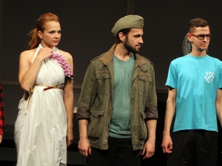 Ádámok és Évák - Színpadon az Odösszeia - fotó: Sándor Judit