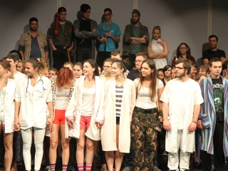 Ádámok és Évák - Színpadon az Odösszeia - fotó: Sándor Judit