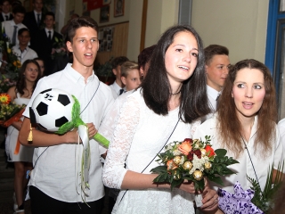 Elballagtak a Dózsa iskola végzősei - fotó: Sándor Judit