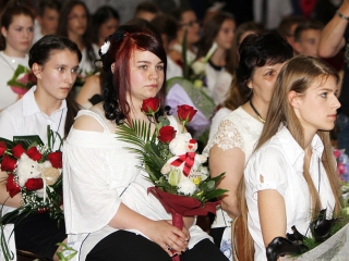 Elballagtak a Dózsa iskola végzősei - fotó: Sándor Judit