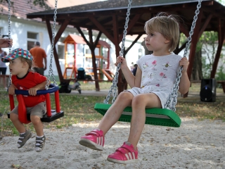 Játszótéravatás Újtelepen - fotó: Sándor Judit