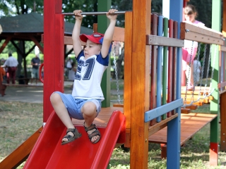 Játszótéravatás Újtelepen - fotó: Sándor Judit