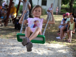 Játszótéravatás Újtelepen - fotó: Sándor Judit