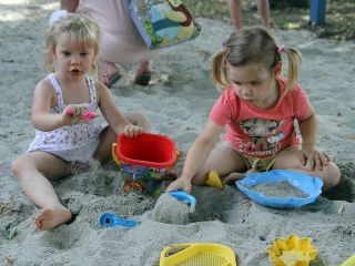 Játszótéravatás Újtelepen - fotó: Sándor Judit