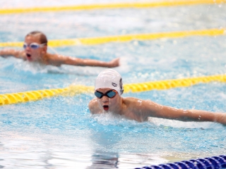 Régiós úszóverseny a Fabó Éva Sportuszodában - fotó: Sándor Judit