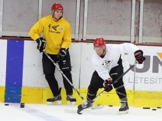 A DAB első jeges edzése - fotó: Sándor Judit