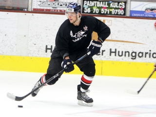 A DAB első jeges edzése - fotó: Sándor Judit