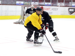 A DAB első jeges edzése - fotó: Sándor Judit