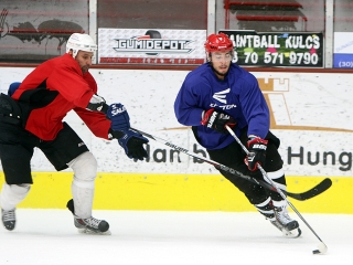 A DAB első jeges edzése - fotó: Sándor Judit