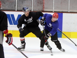 A DAB első jeges edzése - fotó: Sándor Judit