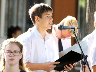 Évnyitó ünnepség a gimiben - fotó: Sándor Judit