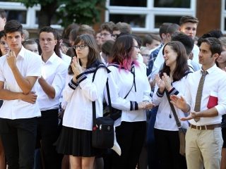 Évnyitó ünnepség a gimiben - fotó: Sándor Judit
