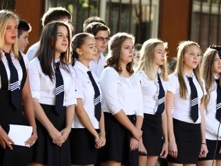 Évnyitó ünnepség a gimiben - fotó: Sándor Judit