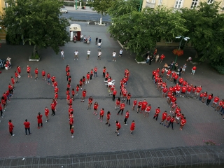 DKKA flashmob a mozi előtt - fotó: Sándor Judit
