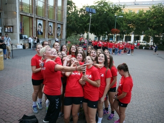 DKKA flashmob a mozi előtt - fotó: Sándor Judit