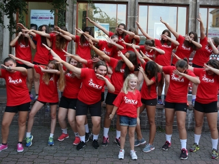 DKKA flashmob a mozi előtt - fotó: Sándor Judit